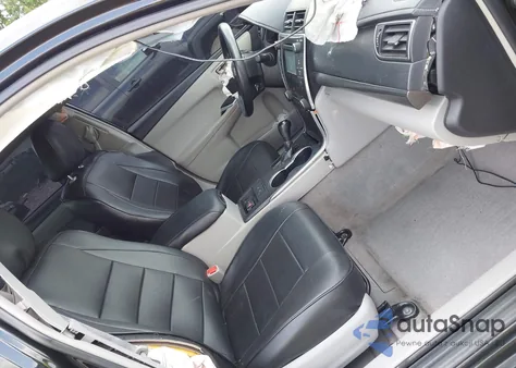 2015 Toyota Camry Hybrid Le z USA, uszkodzony, nr VIN 4T1BD1FKXFU157852